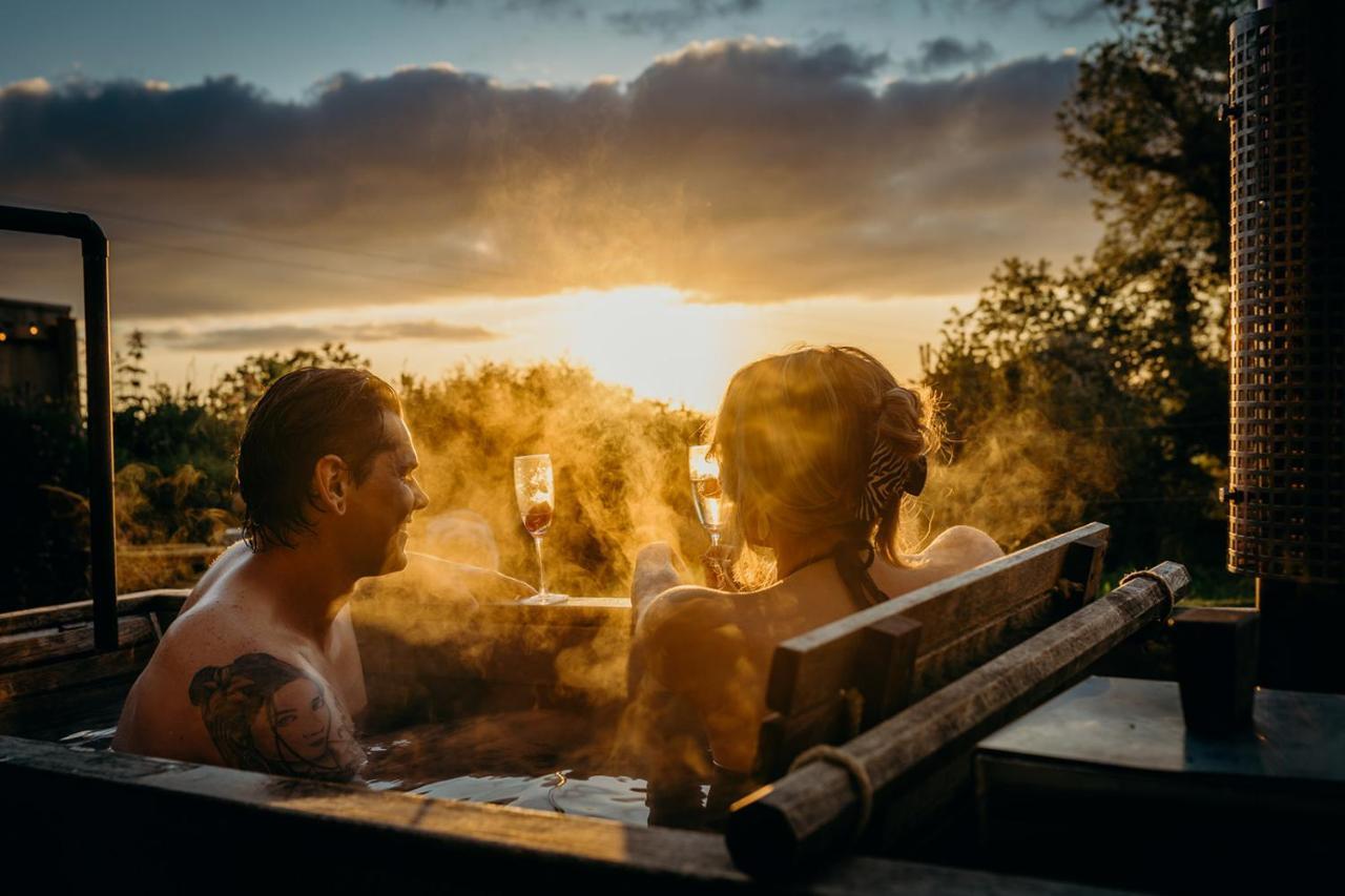 Blatchford Briar - Award Winning Private Shephards Huts With Their Own Secluded Hot Tubs Milton Abbot Zewnętrze zdjęcie
