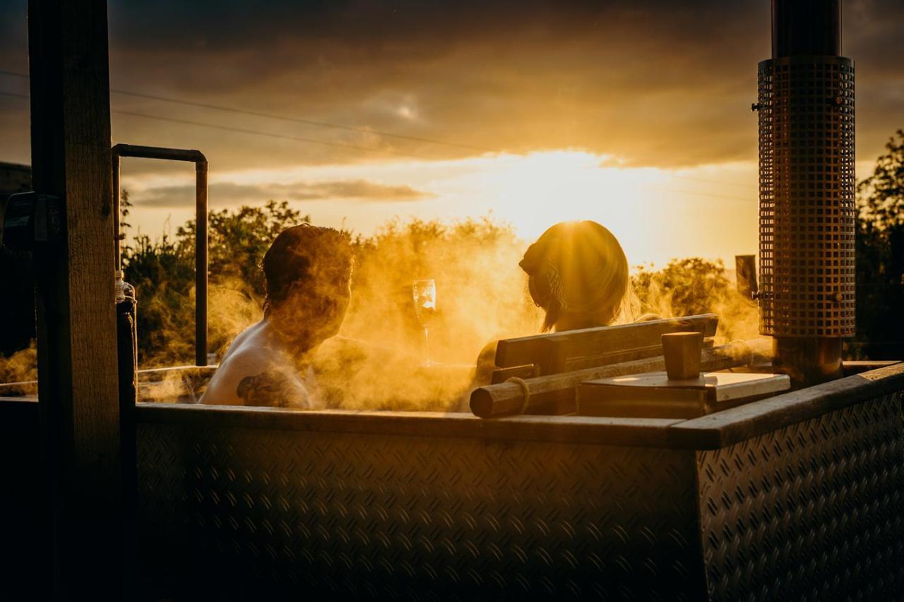 Blatchford Briar - Award Winning Private Shephards Huts With Their Own Secluded Hot Tubs Milton Abbot Zewnętrze zdjęcie